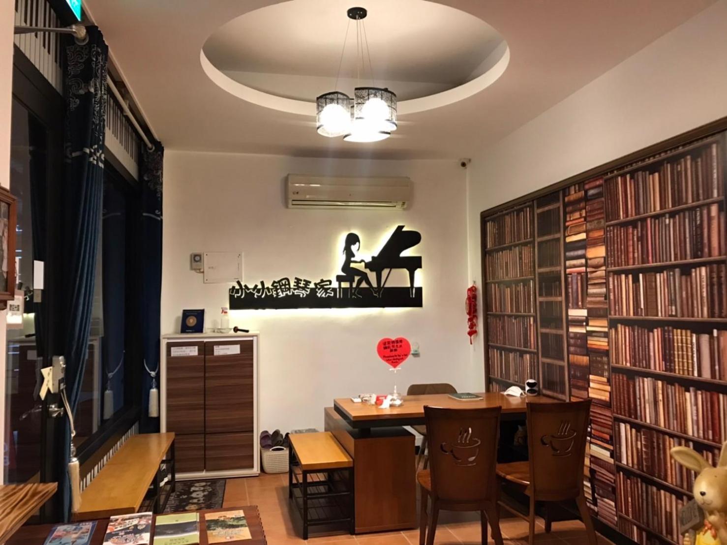 小小鋼琴家民宿&近夜市文創美食街 Хуалянь Экстерьер фото