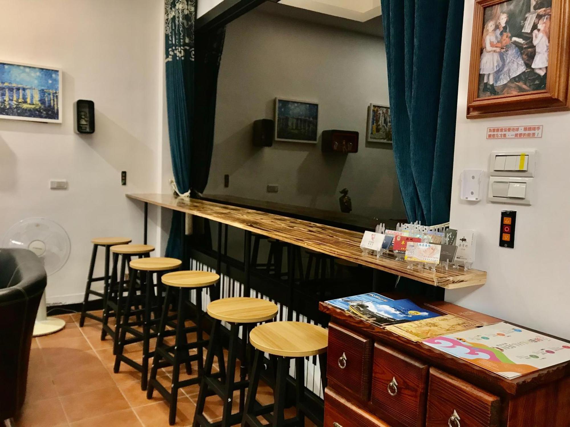 小小鋼琴家民宿&近夜市文創美食街 Хуалянь Экстерьер фото